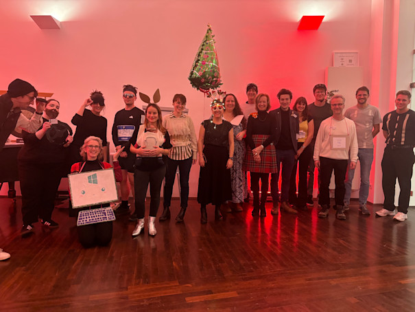 Checkpoint Weihnachtsfeier – Gruppenfoto
